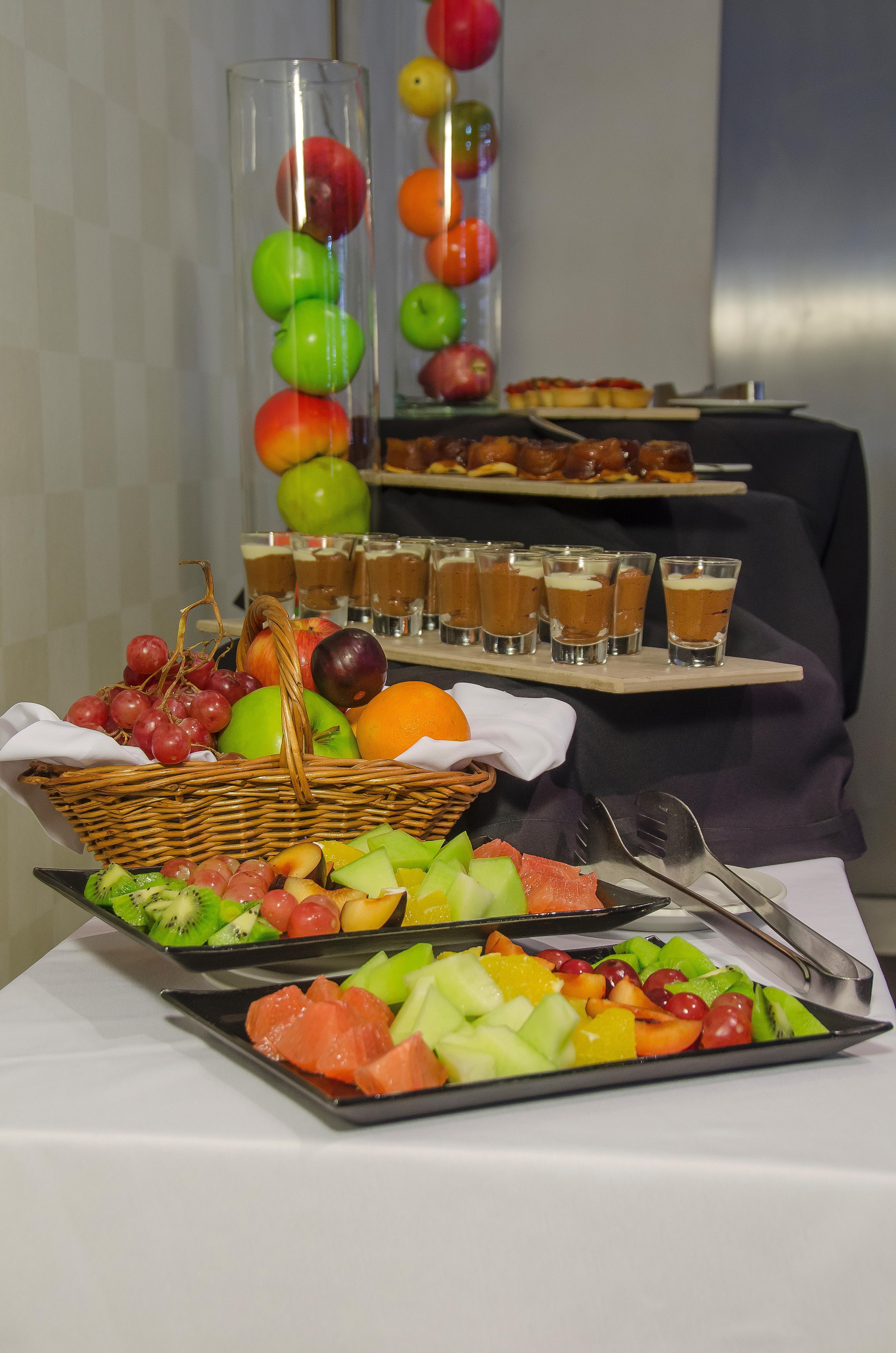 Regal Pacific Puerto Madero Hotel Буенос Айрес Екстериор снимка Fruit salad