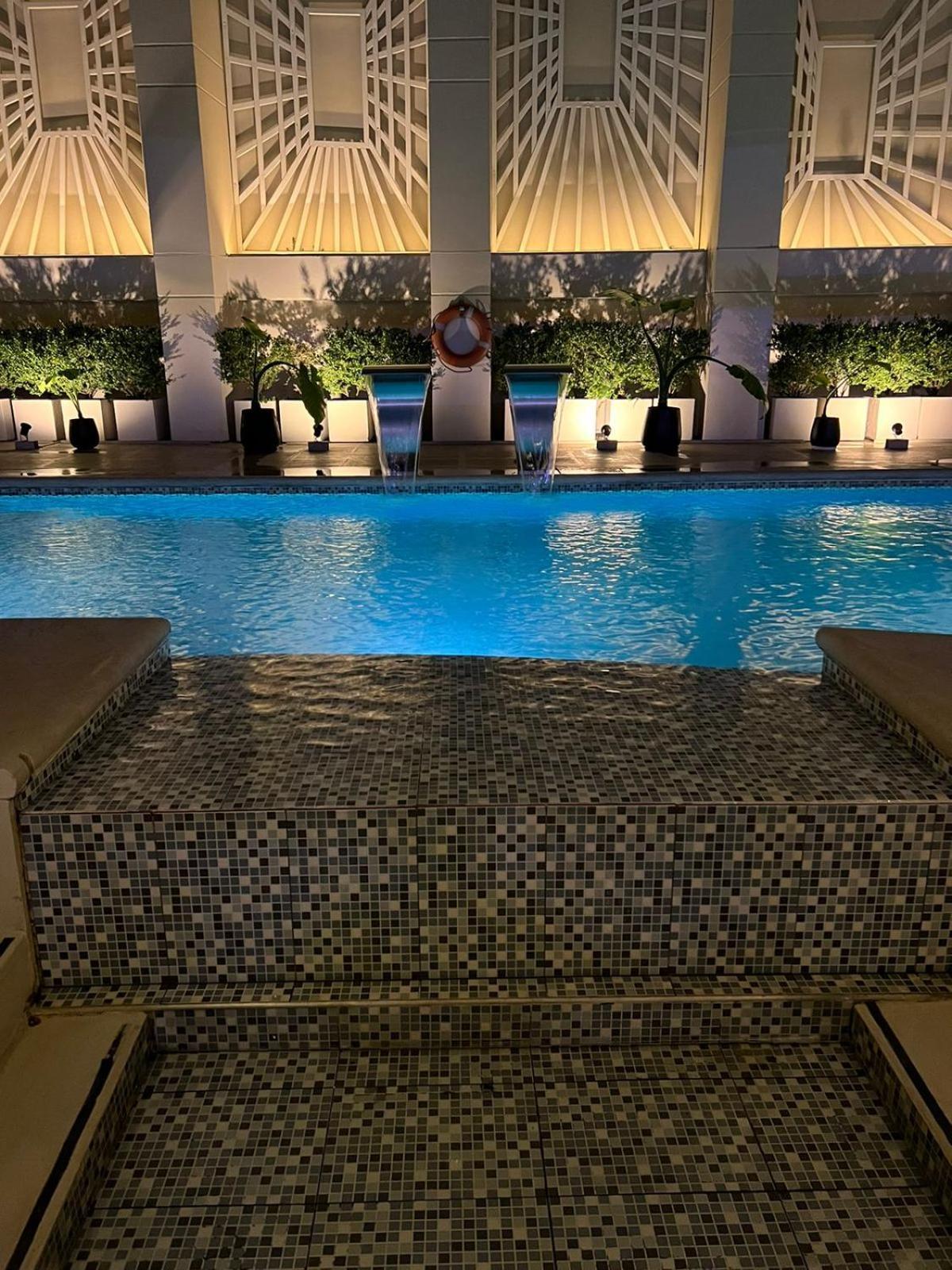 Regal Pacific Puerto Madero Hotel Буенос Айрес Екстериор снимка The pool at the hotel