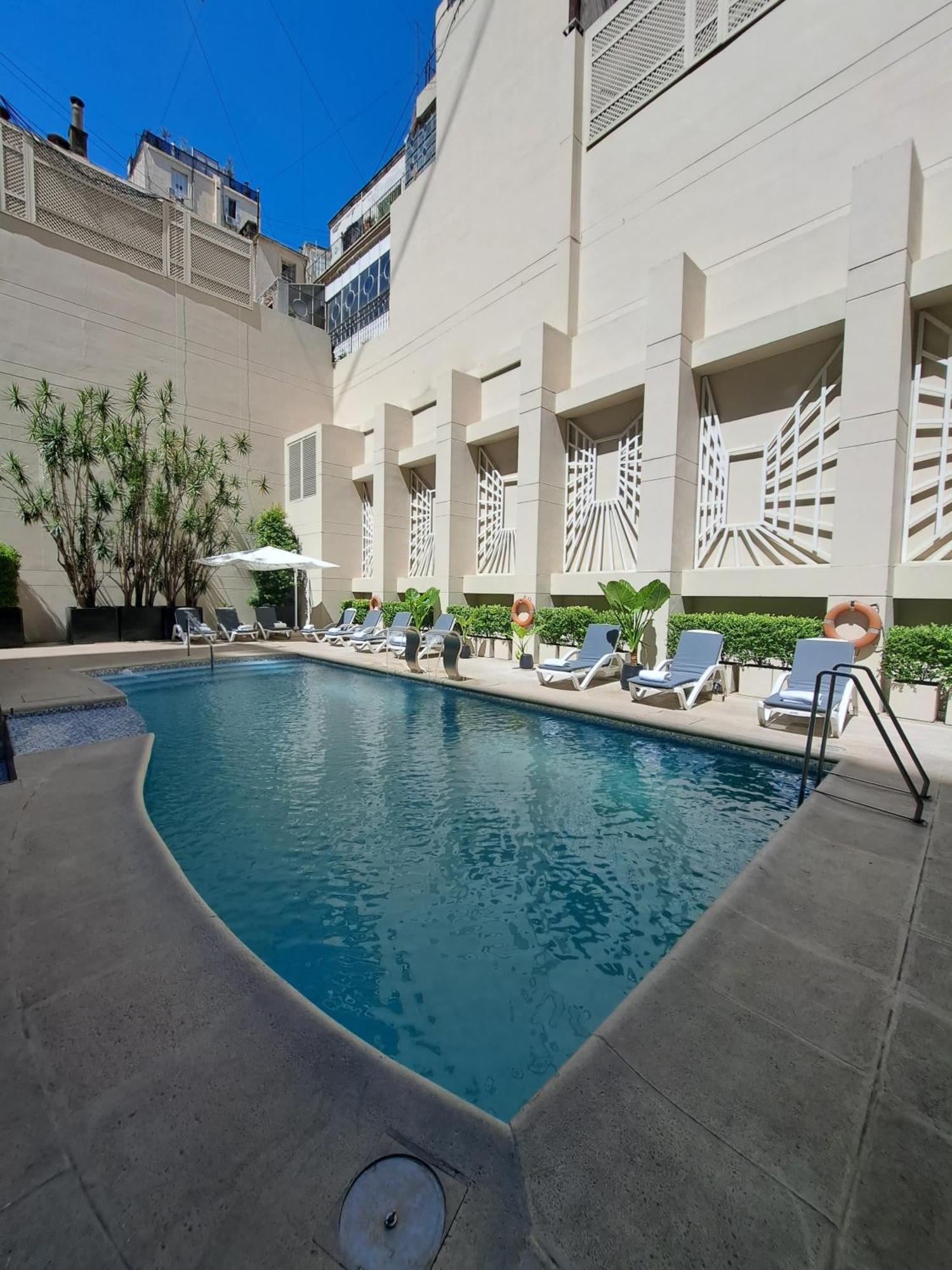 Regal Pacific Puerto Madero Hotel Буенос Айрес Екстериор снимка The pool at the hotel