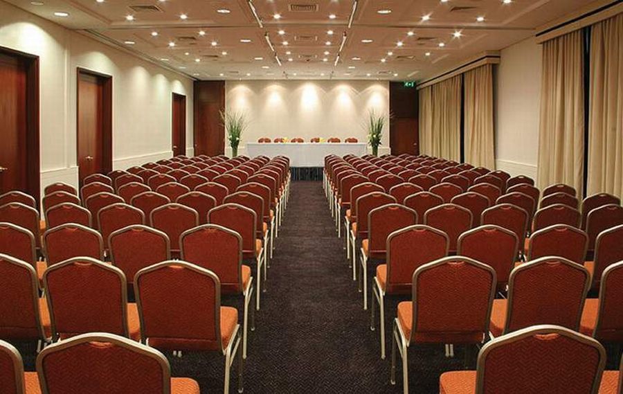 Regal Pacific Puerto Madero Hotel Буенос Айрес Съоръжения снимка A typical conference room
