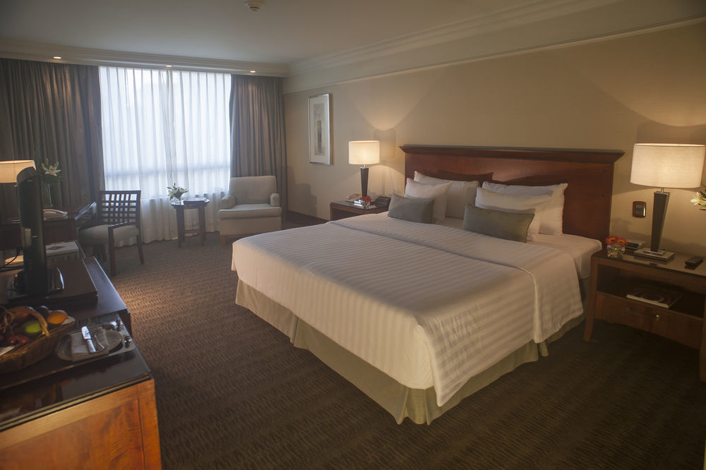 Regal Pacific Puerto Madero Hotel Буенос Айрес Екстериор снимка A room at the hotel